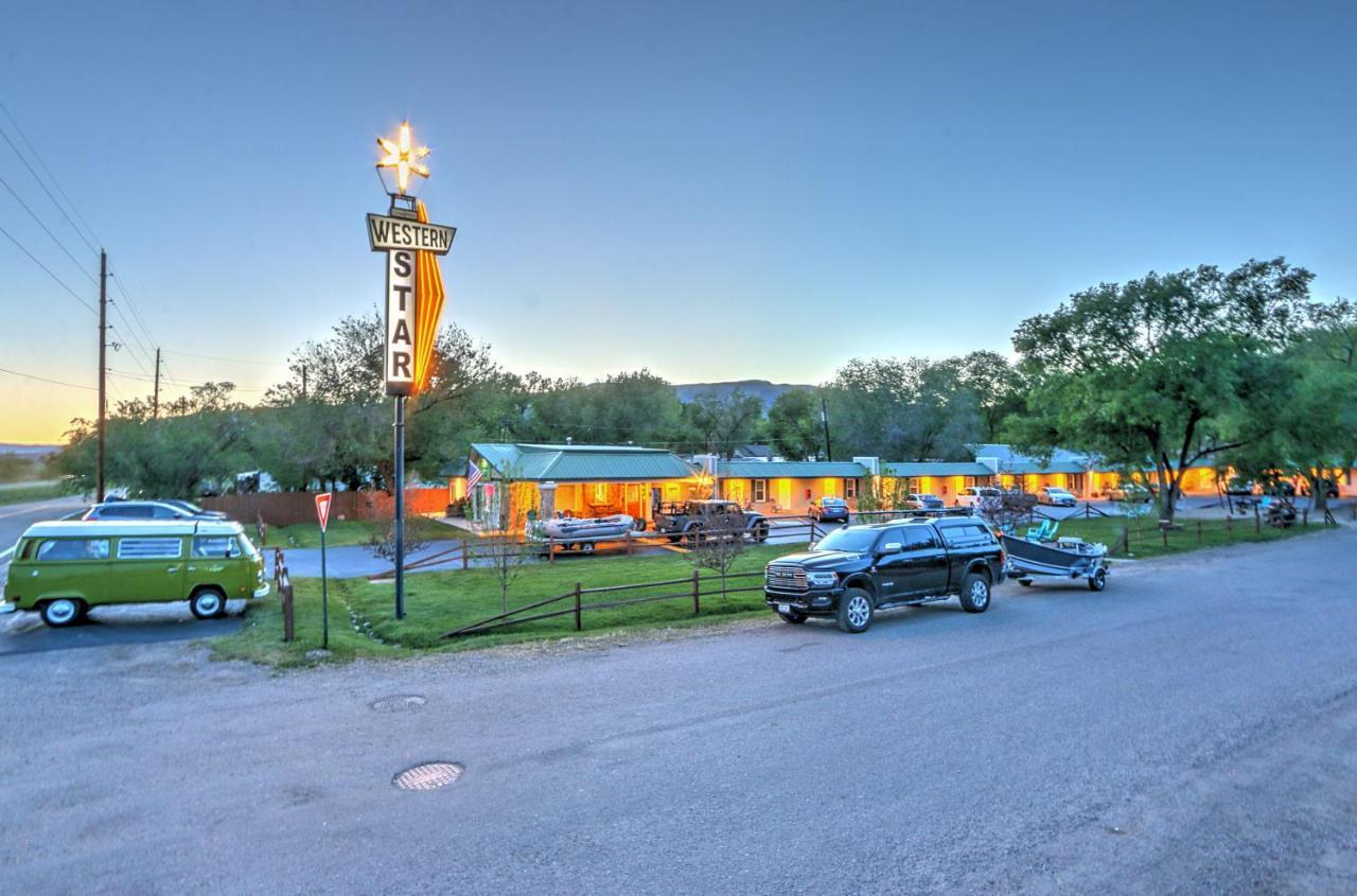 Western Star Inn Rifle Exteriör bild