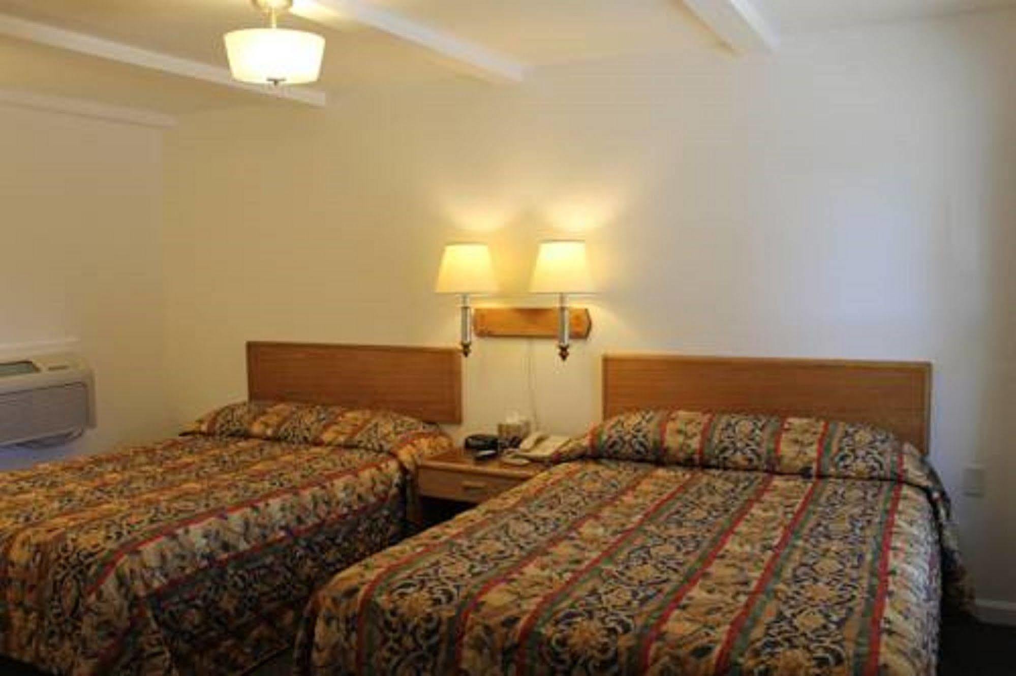 Western Star Inn Rifle Exteriör bild