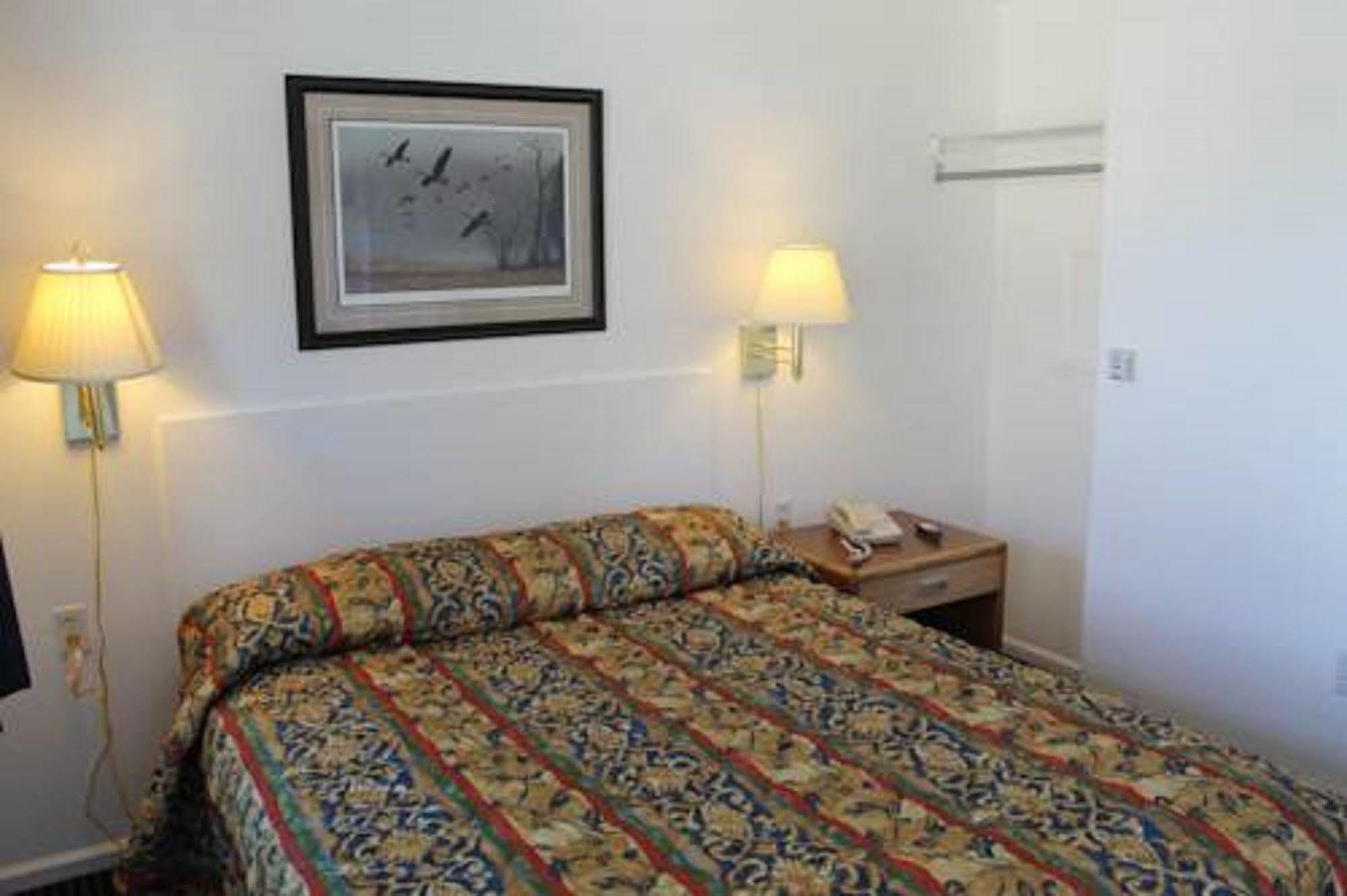 Western Star Inn Rifle Exteriör bild
